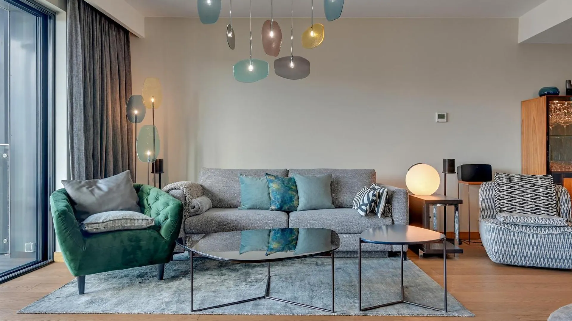 Deo Plaza Luxury Apartments By Blue Mandarin