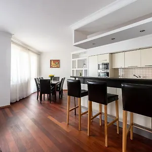 Bukowinska 12 Prywatne Mieszkanie 80m2 Z Dwiema Sypialniami I Balkonem 2x Bezplatne Miejsca Parkingowe Samodzielne Zameldowanie! Private Garage! Self Check-in System! , Warszawa Polska